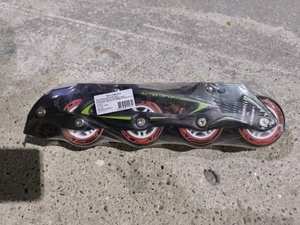 Set 8 tockica za rolere 72mm i lezajevi,osovin,koc. crno beli m 2023 3083014