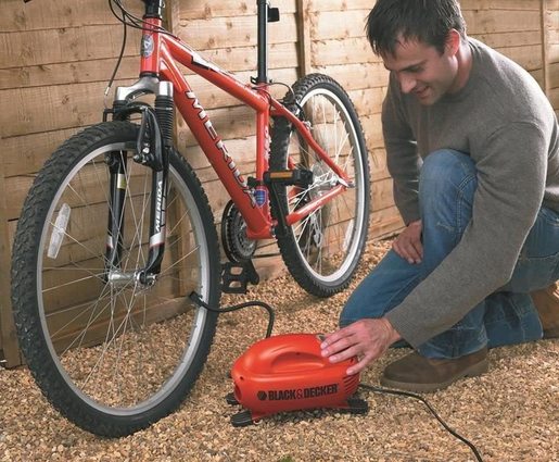 Black+Decker ASI200 prenosni automobilski kompresor