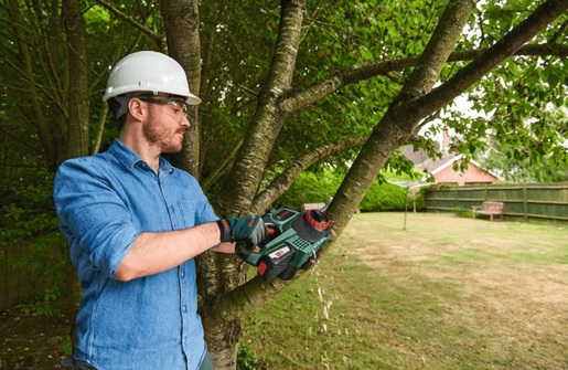 BOSCH akumulatorska lančana pila UniversalChain 18 18V 2,5Ah