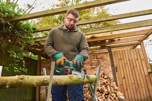 BOSCH akumulatorska lančana pila UniversalChain 18 18V 2,5Ah