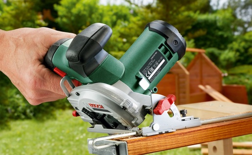 Bosch UniversalCirc 12 akumulatorska kružna testera (1x2,0Ah) 06033C7002