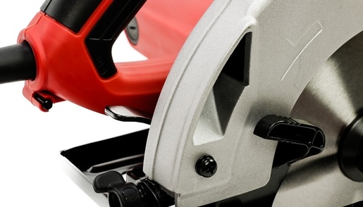 MAKITA testera ručna kružna M5802 1050w