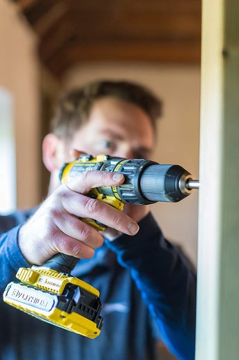 Stanley Fatmax FMC625D2 akumulatorska udarna bušilica-odvijač (2 X 2.0 Ah, punjač, kofer)