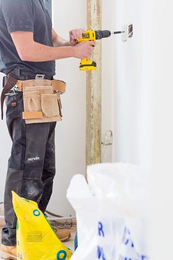 Stanley Fatmax FMC021S2 akumulatorska udarna bušilica-odvijač (2 x 1.5 Ah, punjač, kofer)