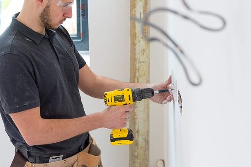 Stanley Fatmax FMC021S2 akumulatorska udarna bušilica-odvijač (2 x 1.5 Ah, punjač, kofer)