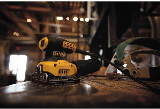 DeWalt DWE6411 vibraciona brusilica