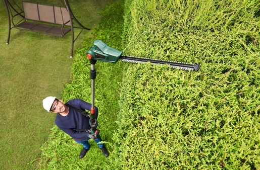 Bosch UniversalHedgePole 18 akumulatorske teleskopske makaze za živu ogradu (sa baterijom i punjačem) 06008B3000