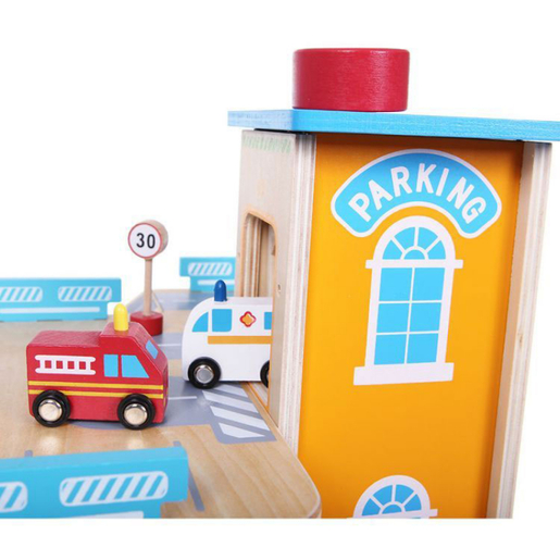 Eko Toys drvena garaža sa stazom i liftom + automobili (1085)