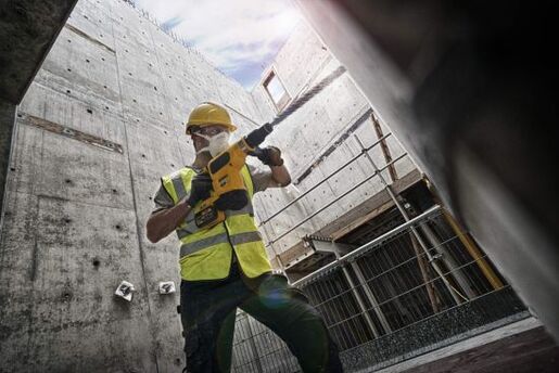 DeWALT aku el.  pneumatski čekić DCH481X2