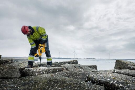 DeWALT aku el.  pneumatski čekić DCH481X2