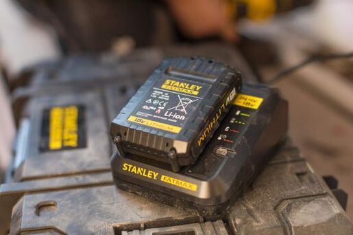 Stanley punjač baterija FMC692L