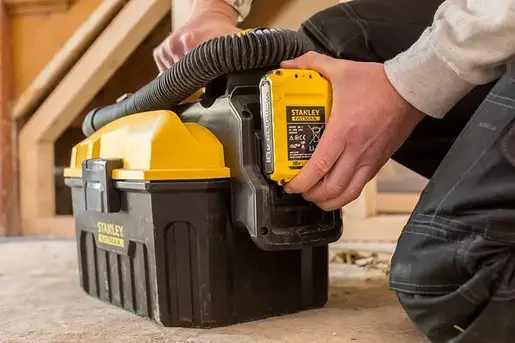 Stanley aku usisvač mokro suvi FMC795B