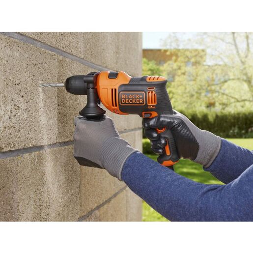 Black + Decker udarna bušilica BEH710SA32