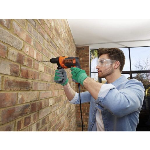 Black + Decker udarna bušilica BEH710SA32