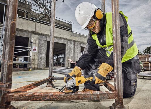 DeWALT Ugaona brusilica DWE4357