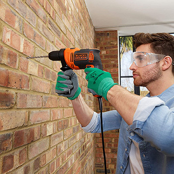 Black + Decker udarna bušilica BEH710KA80