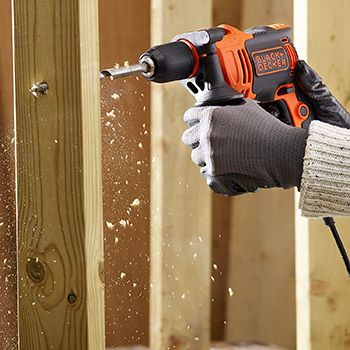 Black + Decker udarna bušilica BEH710KA80