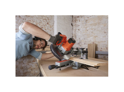 Black + Decker potezna testera BES710