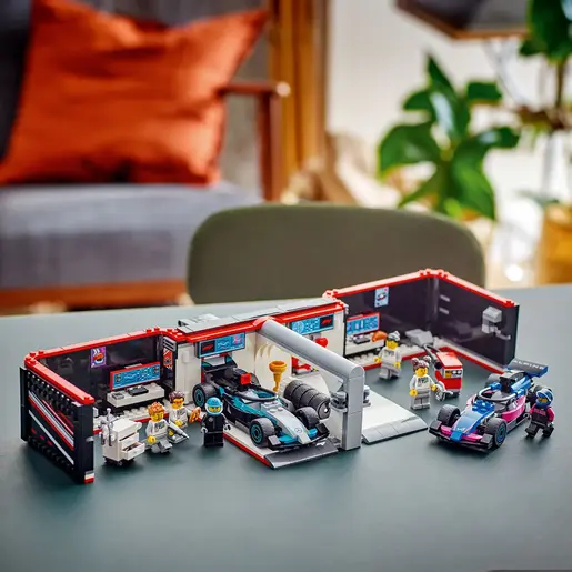 LEGO F1® garaža i Mercedes-AMG i Alpine formule 60444