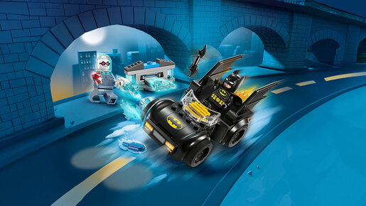 LEGO Betmen™ i Betmobil™ protiv G. Ledenog™ 76301