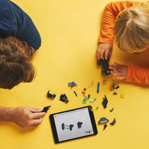 LEGO Betmen™ i Betmobil™ protiv G. Ledenog™ 76301