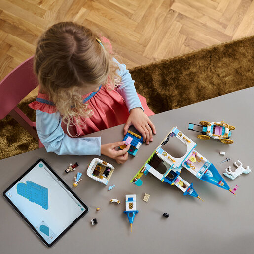 LEGO Pepeljugin zamak i kočija sa konjima 43275