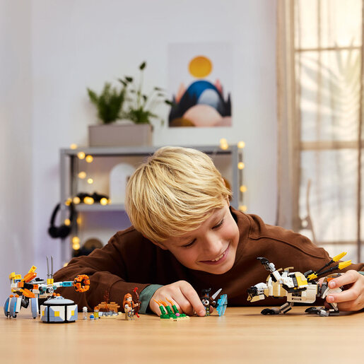 LEGO Aloj i Varl protiv Šel-vokera i Sabljozubog 77037