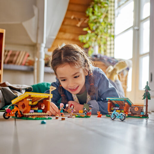 LEGO Udobne kolibe avanturističkog kampa 42624