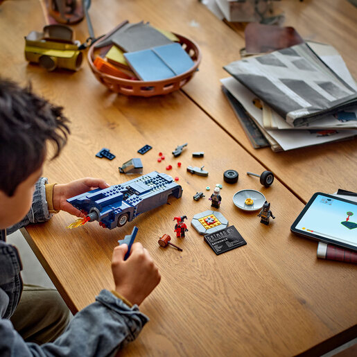 LEGO Betmen™ sa Betmobilom™ protiv Harli Kvin™ i Gospodina Ledenog™ 76274