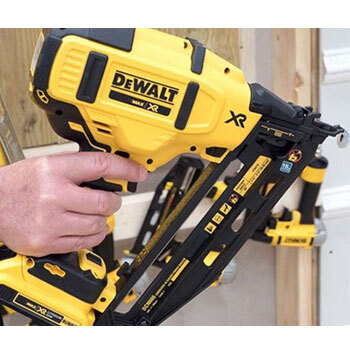 DeWALT aku heftalica DCN660P2