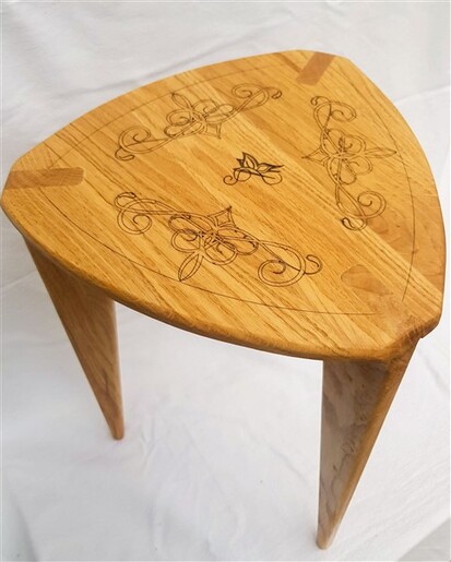 Meda furniture Stočići od drveta sa ornamentima