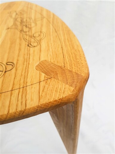 Meda furniture Stočići od drveta sa ornamentima