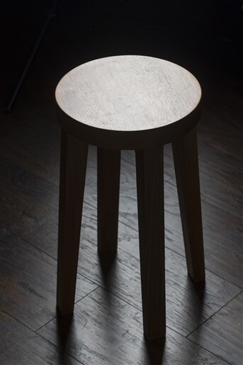 Meda furniture Orahov krug – pomoćni stočić