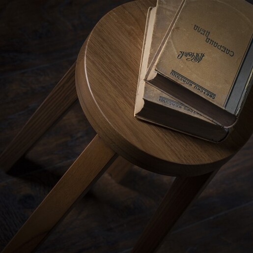 Meda furniture Orahov krug – pomoćni stočić