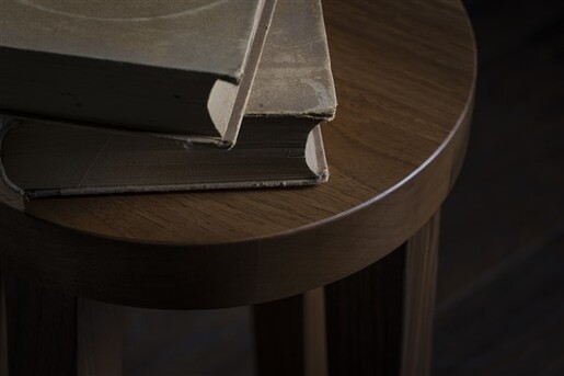 Meda furniture Orahov krug – pomoćni stočić