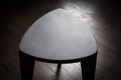 Meda furniture Crna drvena hoklica M45