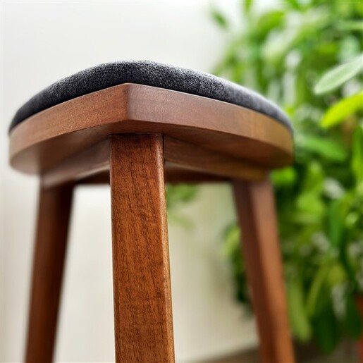 Meda furniture Yoru – orah hoklica sa tapaciranim sedištem