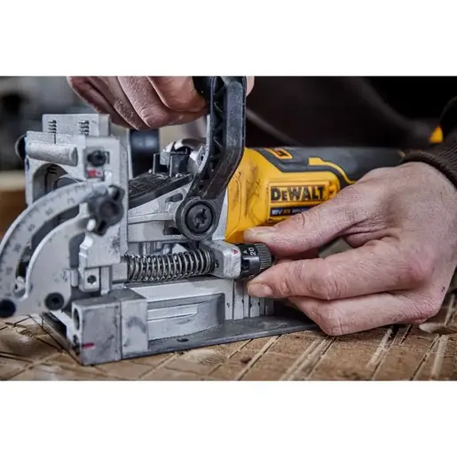DeWALT aku kekserica DCW682NT