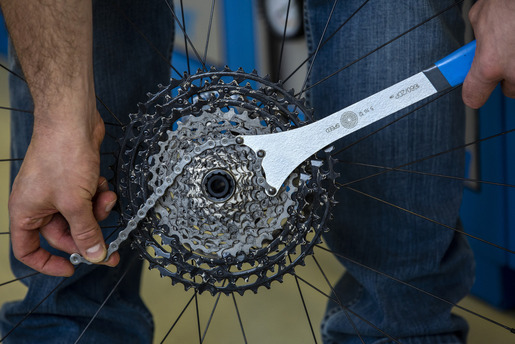 UNIOR Ključ sa lancem 1660/2DP-US za demontažu kaseta RED 628904