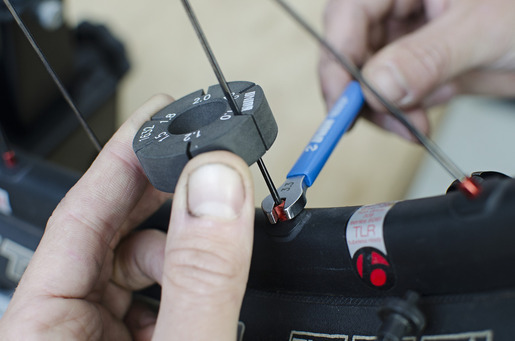 UNIOR Ključ za fiksiranje pljosnatih (“aero”) žbica 1632 617588