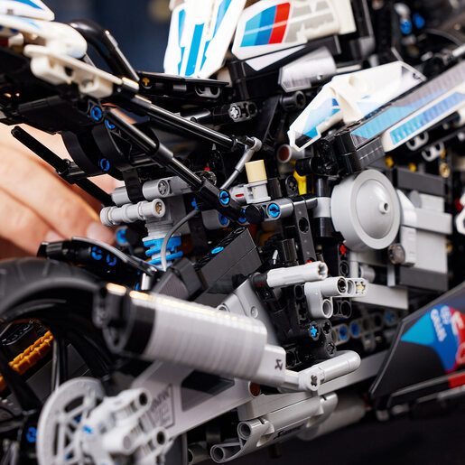LEGO BMW M 1000 RR 42130
