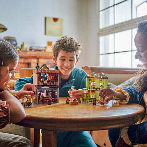 LEGO Prodavnica kvalitetnog pribora za kvidič™ i poslastičarnica 76452