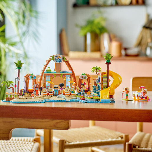 LEGO Porodični odmaralište na plaži 42673