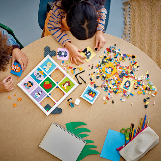 LEGO 100 godina Diznijevih legendarnih junaka 43221