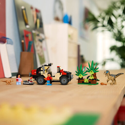 LEGO Bekstvo terencem od raptora 76972