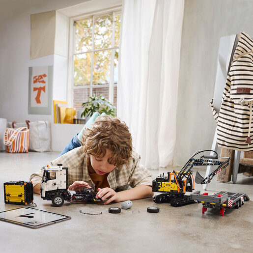 LEGO Volvo FMX kamion i EC230 električni bager 42175