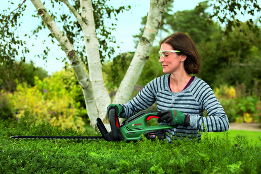 BOSCH Universal Hedgecut 18-50 (1x 2,5Ah+punjač) akumulatorske makaze za živu ogradu 0600849K01