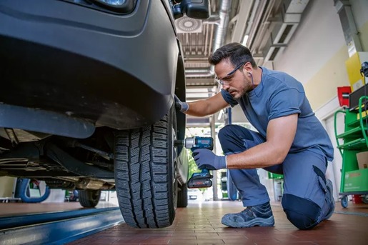 BOSCH Professional akumulatorski udarni odvrtač GDS 18V-450 PC, 2x4.0Ah ProCore akumulator, punjač GAL 18V-40, L-Boxx kofer 06019K4102