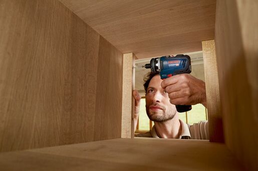 BOSCH Professional akumulatorski odvrtač GSR 12V-35 FC, 2x3.0 Ah akumulator, brzi punjač GAL 12V-40, 5 nastavaka, L-BOXX 102 kofer 06019H3008