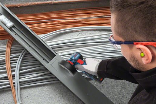 BOSCH Professional akumulatorska ugaona brusilica GWS 12V-76 + 2 x GBA 12V 3,0 Ah 06019F200B